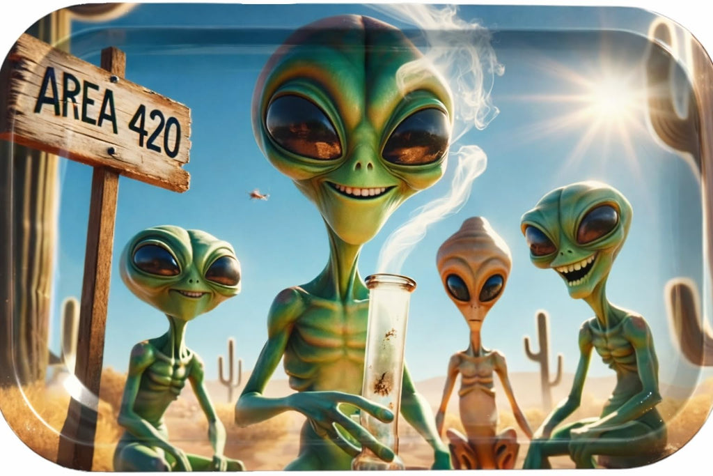 Large Metal Rolling Tray – Funny Alien Artwork – Non-Stick